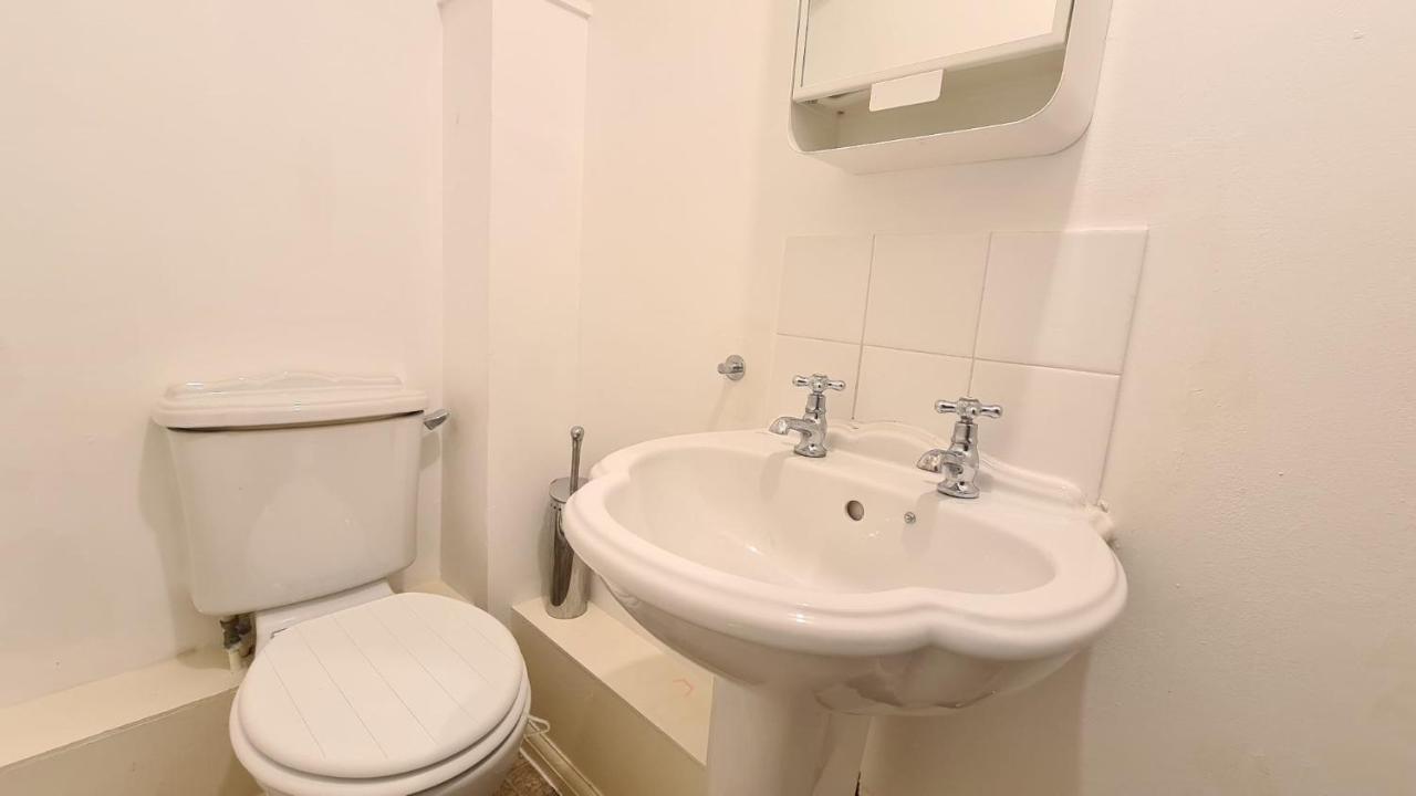 Gazde/Camere de închiriat Private Double With Smart Tv In Greenwich